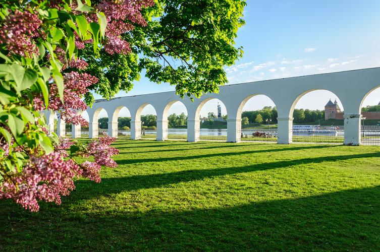 Автобус | Память, вырезанная в камне