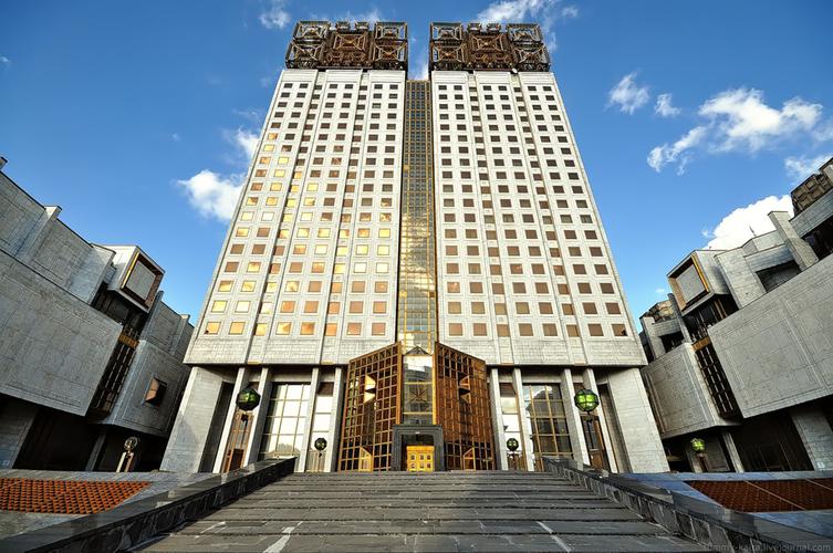 Академическая 3* (г. Москва) / Россия 3* (г. Санкт-Петербург)