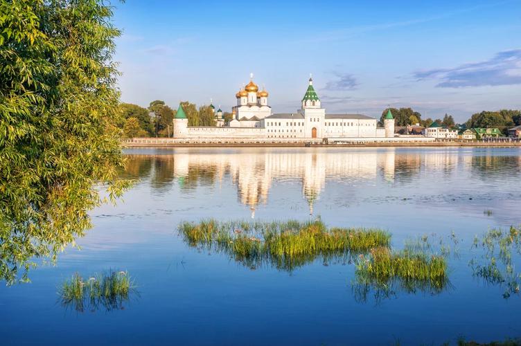 Автобус| Северные святыни и городские легенды