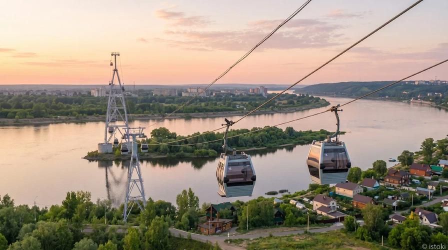 Вдоль Волги: от городских панорам до сказочных палат