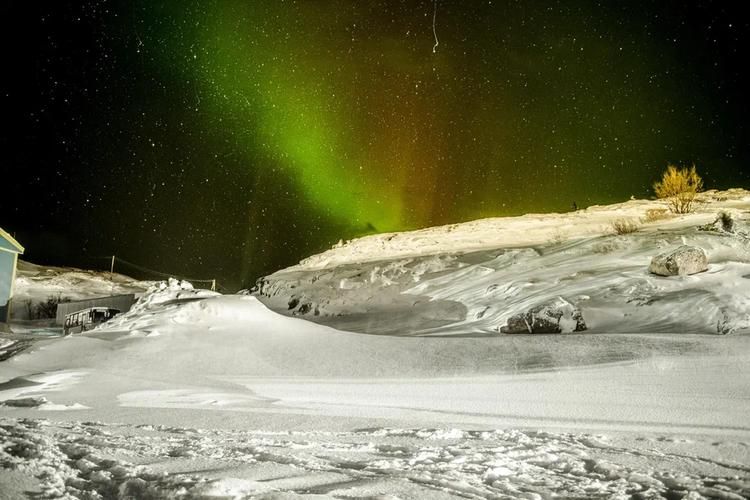 Териберка, где ветер рисует узоры на снегу