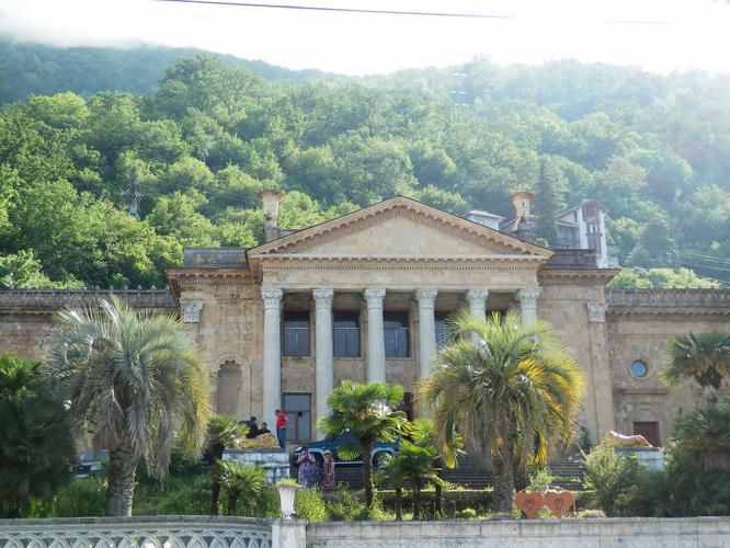 Абхазия: когда природа играет