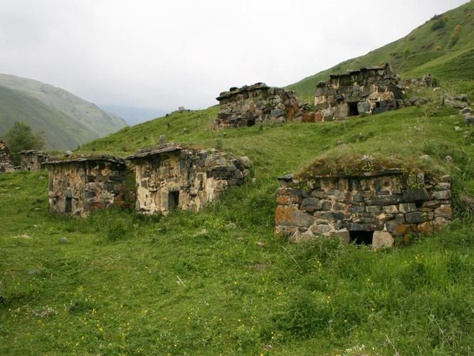 Величественный Кавказ: ущелья, водопады, легенды