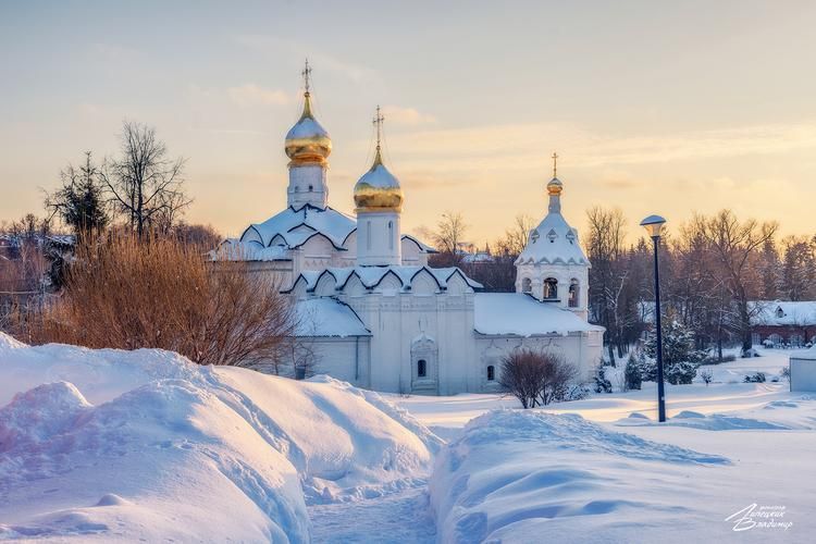 Мозаика из снега, золота и колядок