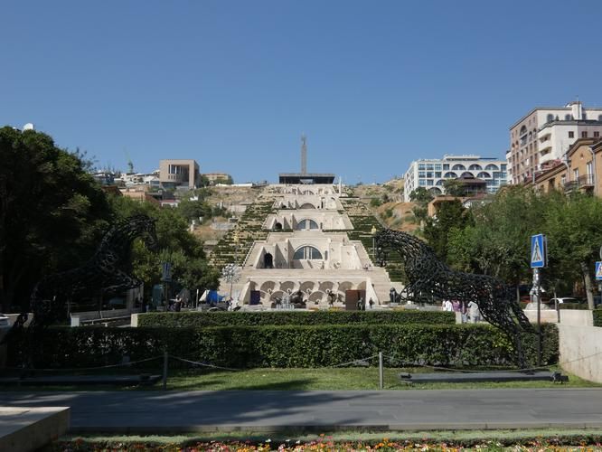 Рождественское путешествие по древним церквям и тёплым очагам Армении