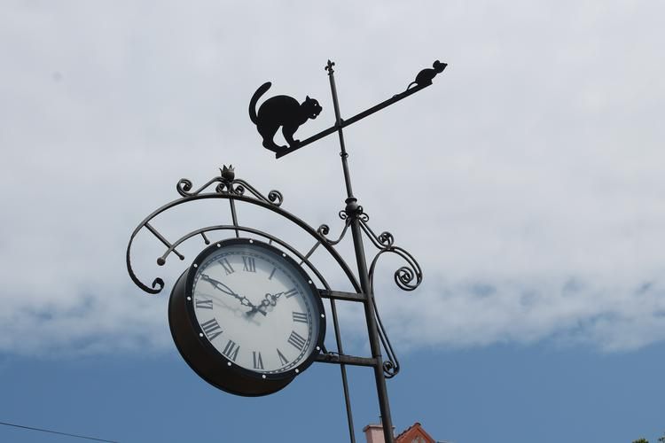 Исторические Глубины: Замки, Море и Тайны