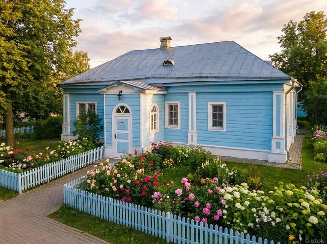 Вдоль Волги: от городских панорам до сказочных палат