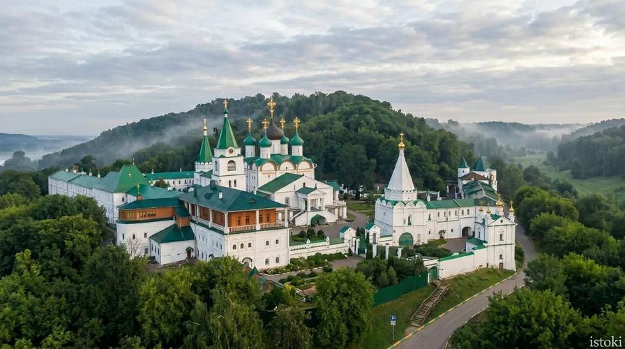 Вдоль Волги: от городских панорам до сказочных палат