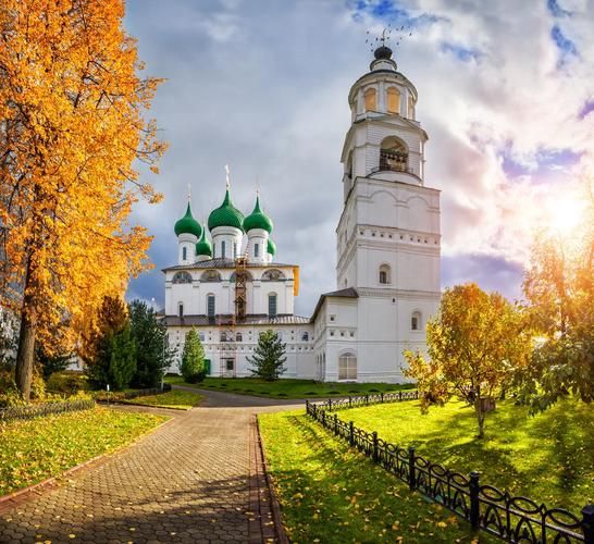 Автобус| Северные святыни и городские легенды